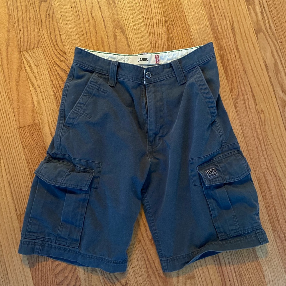 Vintage navy Levi cargo shorts